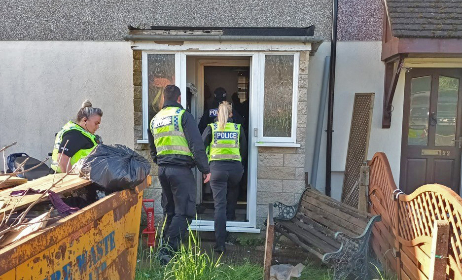 Two suspected drug dealers arrested as police raid house in Calne